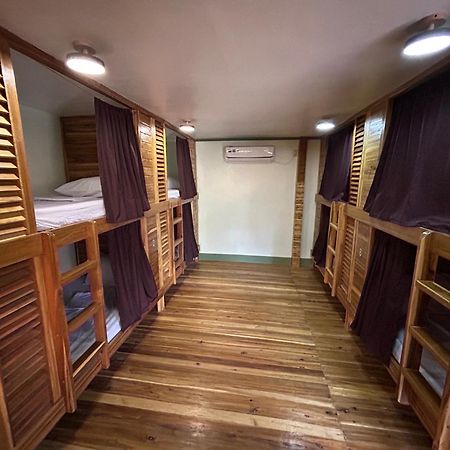 Islanders Hostel Port Barton Сан-Висенте Экстерьер фото