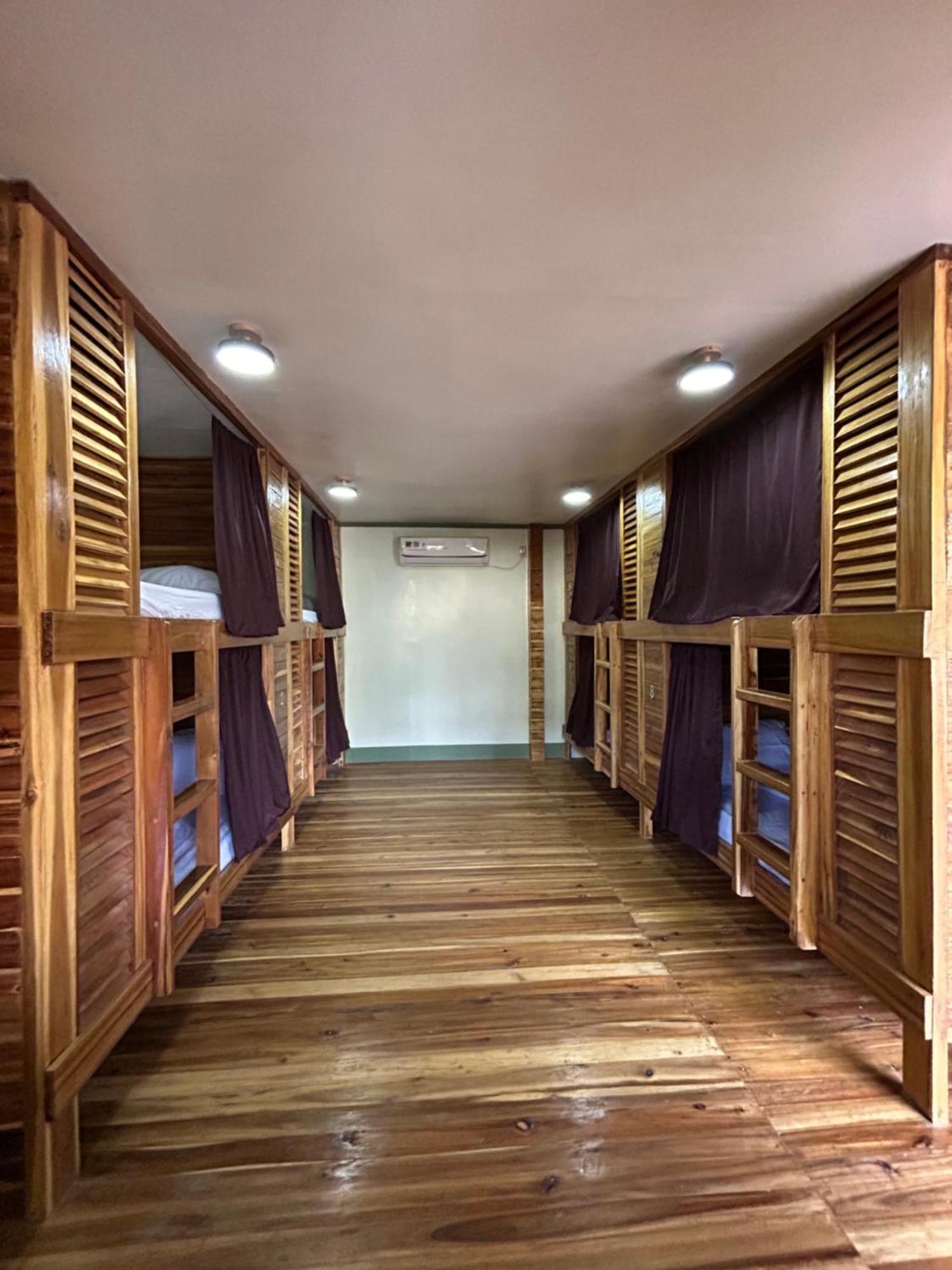 Islanders Hostel Port Barton Сан-Висенте Экстерьер фото